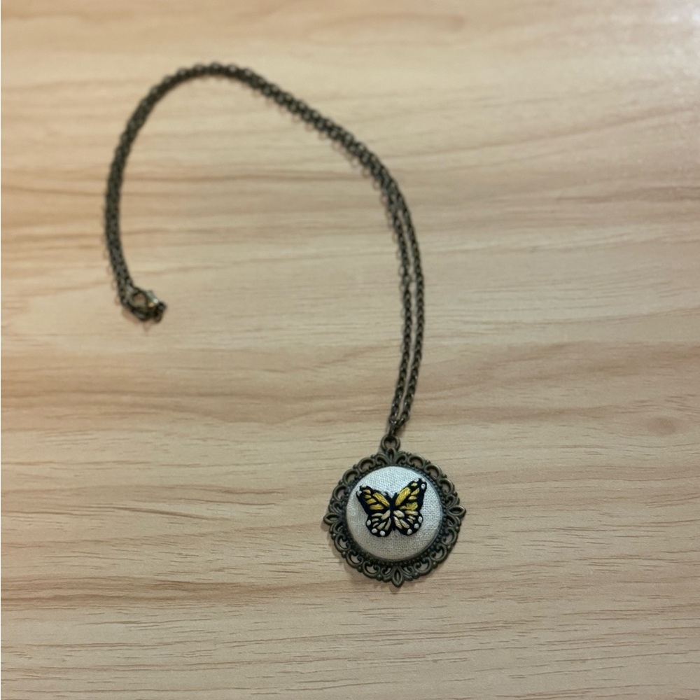 Vintage-Inspired Butterfly Pendant Necklace - Picture 4 of 5